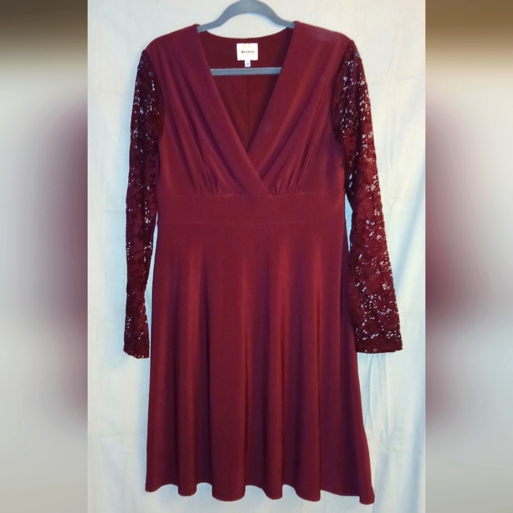Ashley Graham Beyond Lace Sleeve Dress​